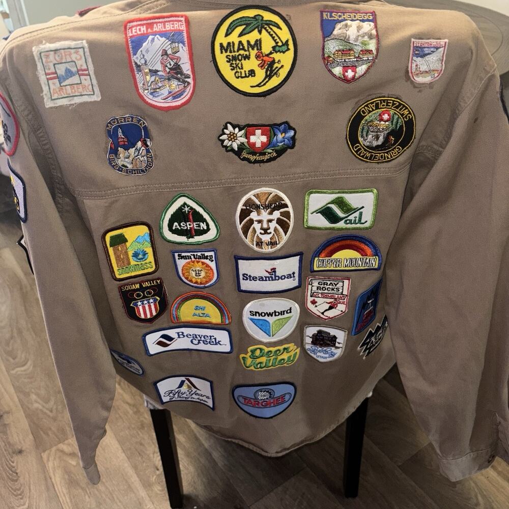 Vintage Gloria Vanderbilt Ski Resort Patch Shirt | USA Size 10 | 40 Embroidered